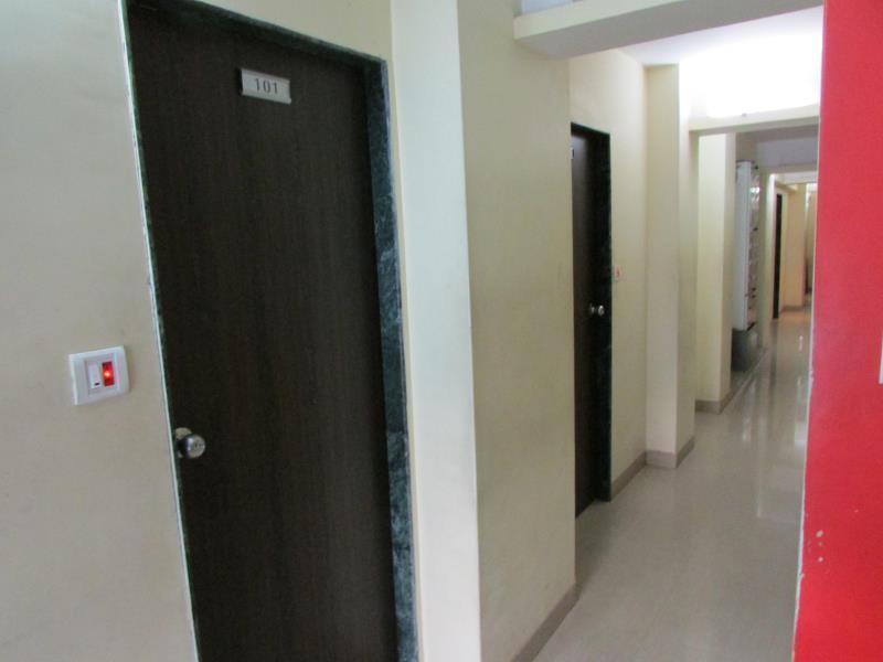 Oyo 49867 Hotel Kalpana Residency Mumbai Bagian luar foto