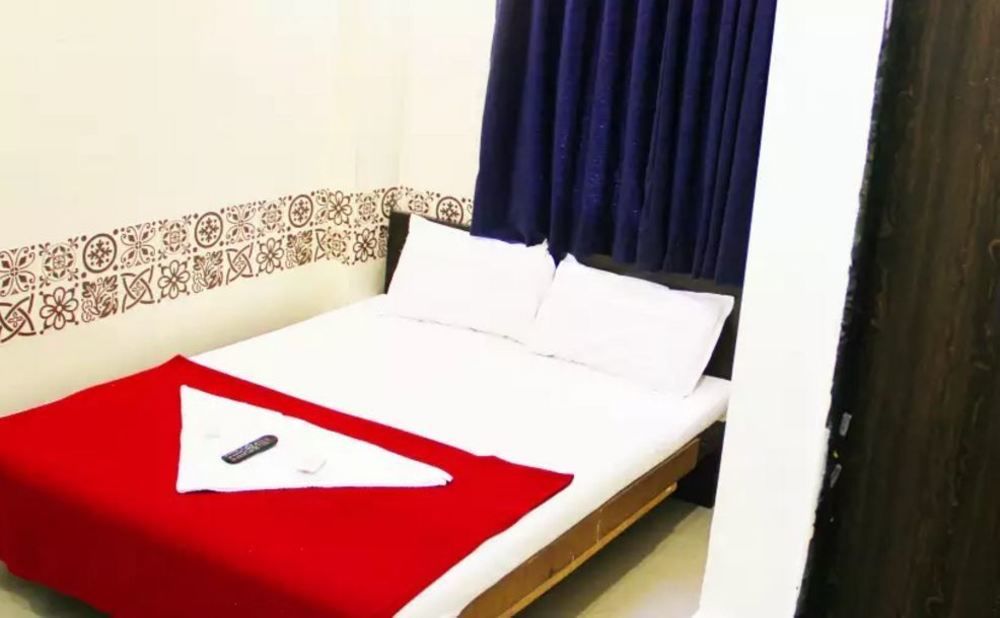 Oyo 49867 Hotel Kalpana Residency Mumbai Bagian luar foto