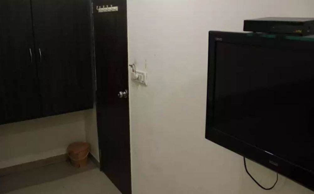 Oyo 49867 Hotel Kalpana Residency Mumbai Bagian luar foto